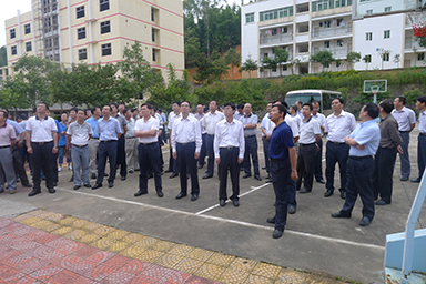 南平市市委書記裴金佳、市長林寶金率市委市政府全部領(lǐng)導(dǎo)及各市縣主要領(lǐng)導(dǎo)一行蒞臨我公司視察指導(dǎo)